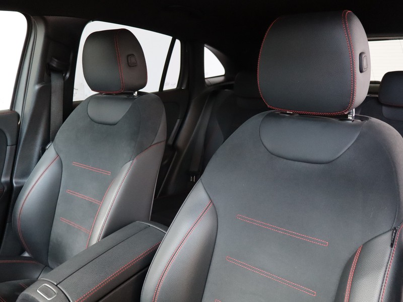 7 - Mercedes GLA 200 d premium 8g-dct