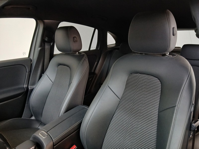 7 - Mercedes GLA 200 d sport plus 8g-dct