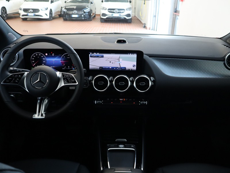 13 - Mercedes GLA 200 d progressive extra 8g-dct