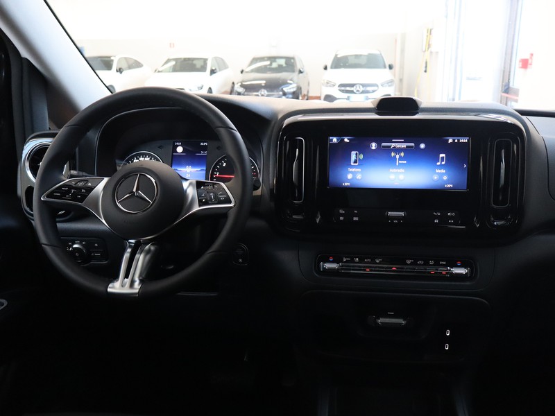 13 - Mercedes Vans Vito Tourer SELECT 116 CDI Long