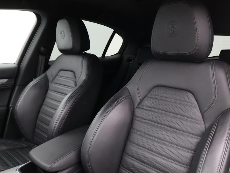 7 - Alfa Romeo Stelvio 2.2 turbo 210cv veloce q4 at8