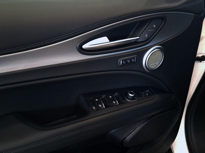 19 - Alfa Romeo Stelvio 2.2 turbo 210cv veloce q4 at8