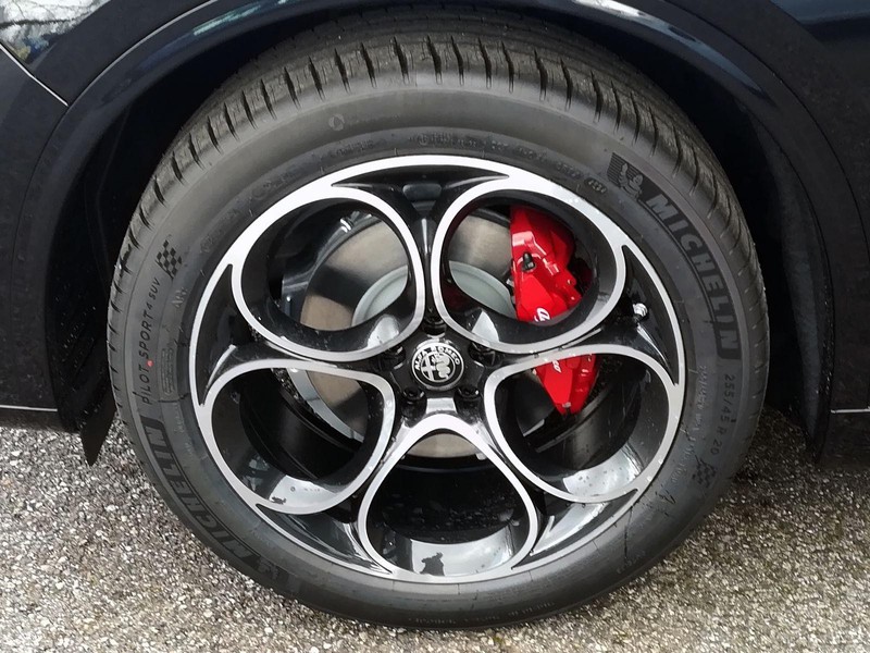 13 - Alfa Romeo Stelvio 2.2 turbo 210cv veloce q4 at8