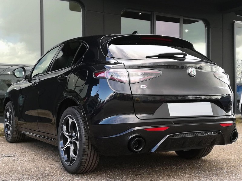 7 - Alfa Romeo Stelvio 2.2 turbo 210cv veloce q4 at8