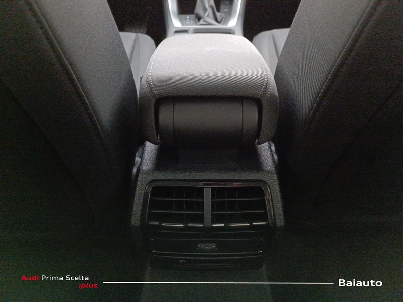 13 - Audi Q3 sportback 35 2.0 tdi s tronic