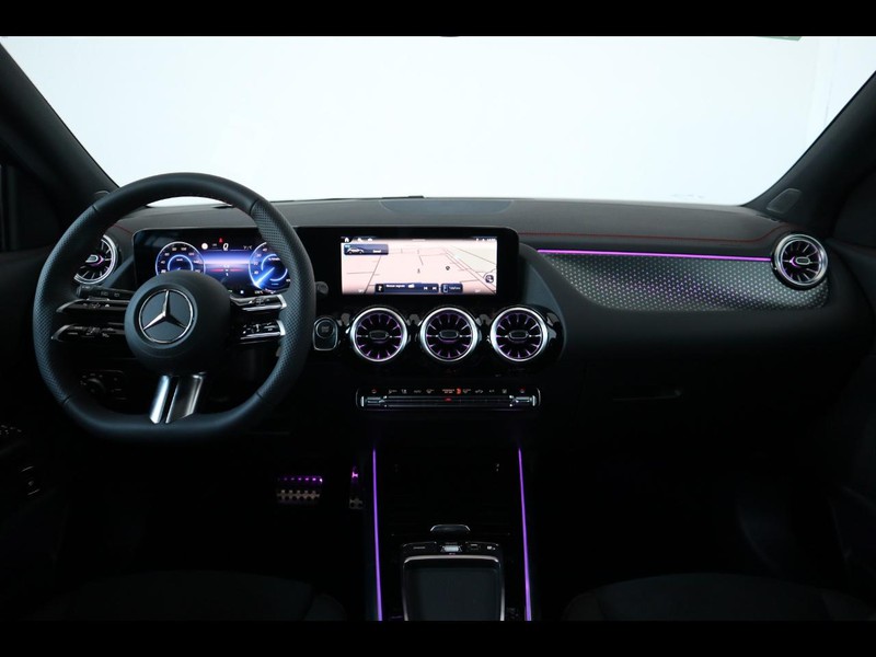 13 - Mercedes EQA 300 amg line advanced plus 4matic