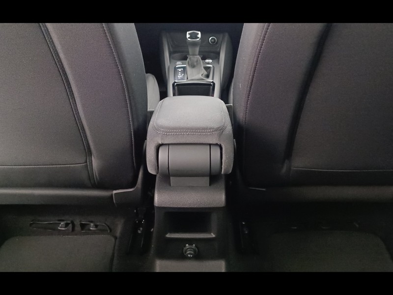 25 - Audi Q2 35 2.0 tdi business advanced s tronic