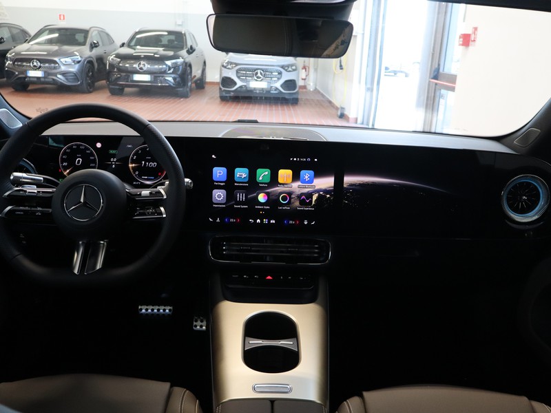 13 - Mercedes CLA 200 premium auto