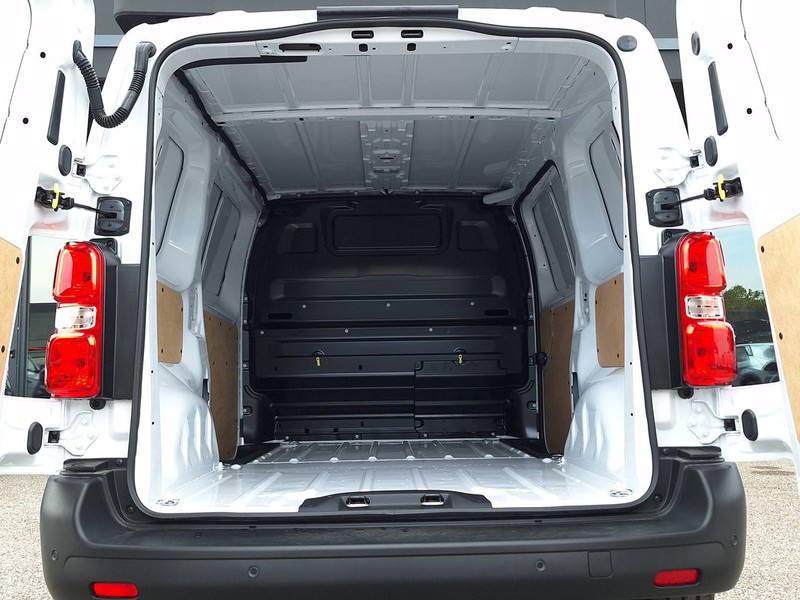 7 - Fiat Professional Scudo Van  M 1.5 Diesel 120cvManuale