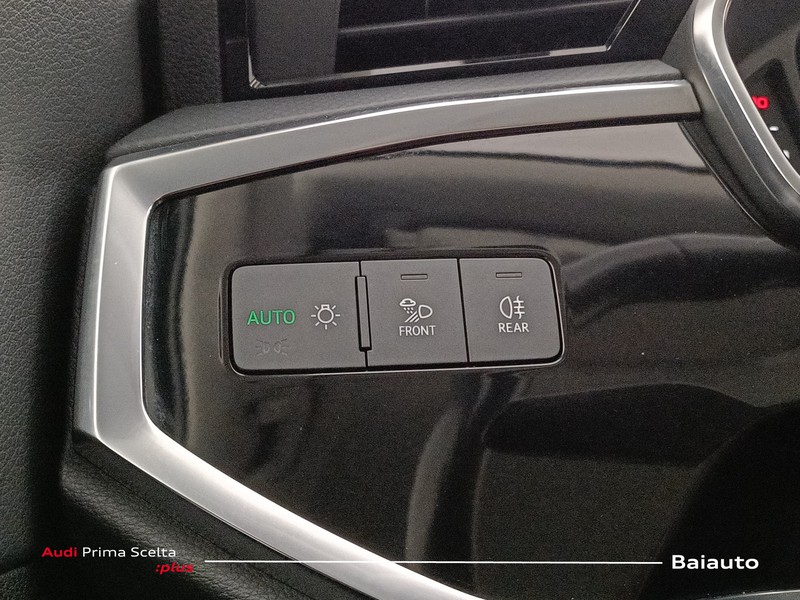 19 - Audi Q3 sportback 35 2.0 tdi s line edition s tronic