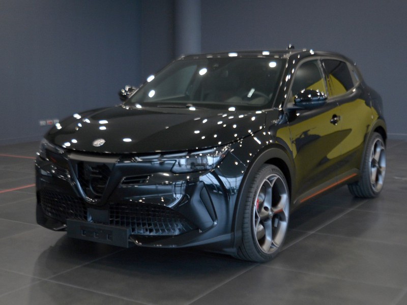 1 - Alfa Romeo Junior bev elettrica 280 veloce