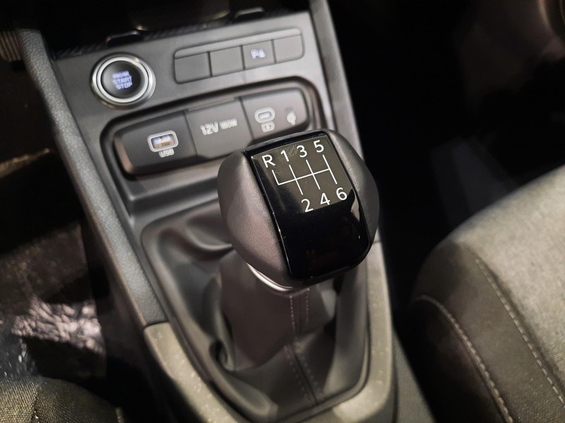 13 - Kia Stonic 1.0 t-gdi mhev style tech pack