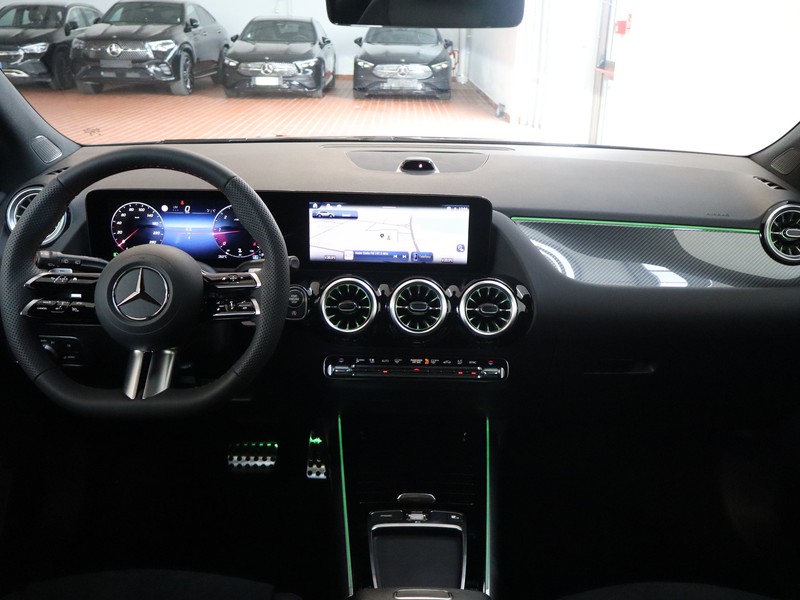 13 - Mercedes GLA 200 d amg line premium 4matic 8g-dct