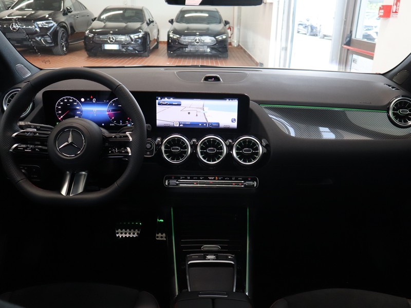 13 - Mercedes GLA 200 d amg line extra 8g-dct