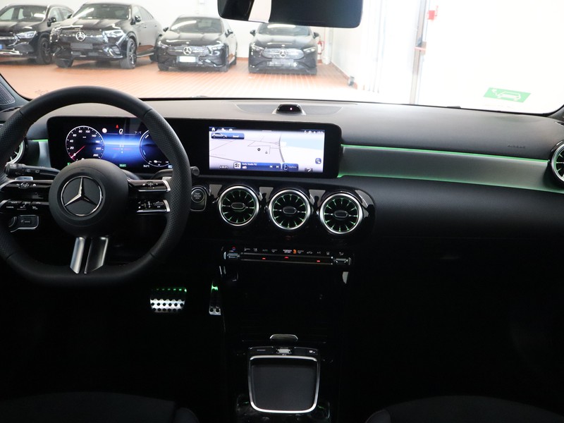 13 - Mercedes Classe A 250 e plug-in hybrid amg line extra speedshift dct amg 8g