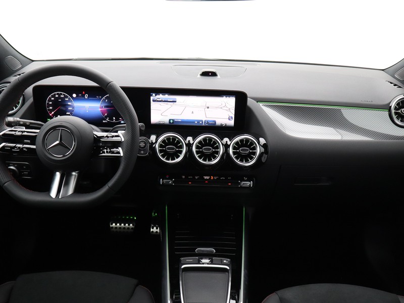 13 - Mercedes GLA 200 d amg line extra 8g-dct