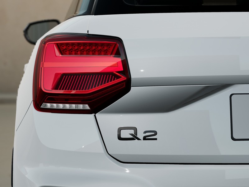7 - Audi Q2 30 2.0 tdi identity black
