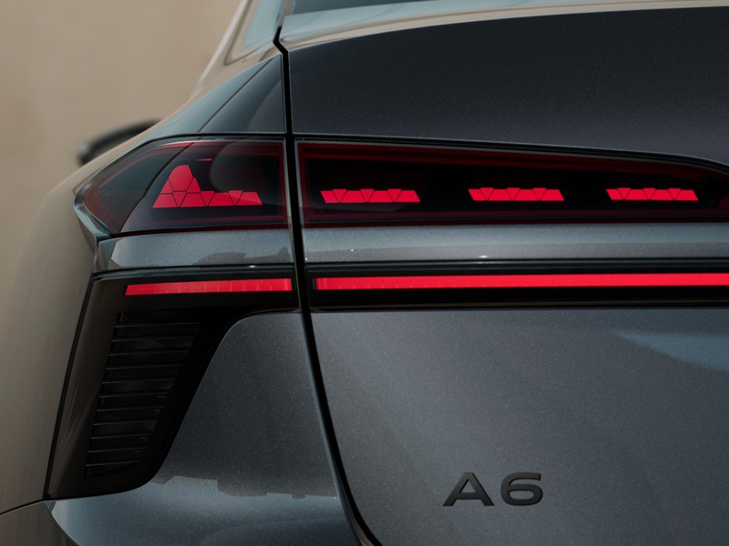 7 - Audi A6 2.0 tdi mhev+ 204cv business s tronic