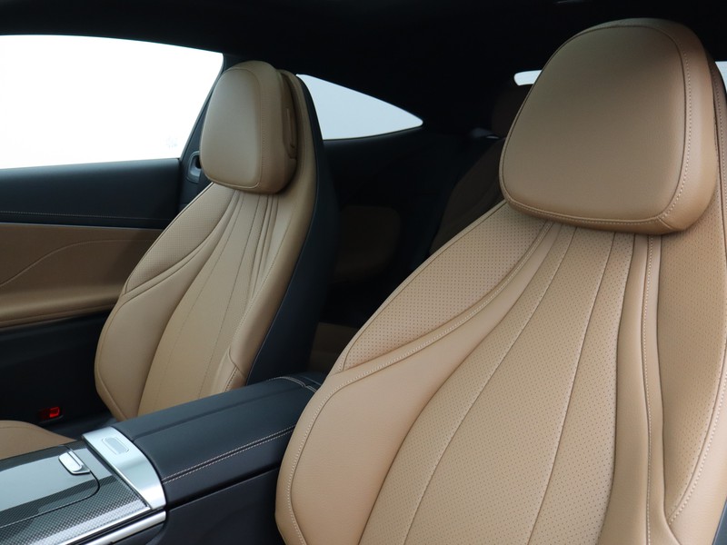 7 - Mercedes CLE coupe 300 amg line premium 4matic 9g-tronic plus