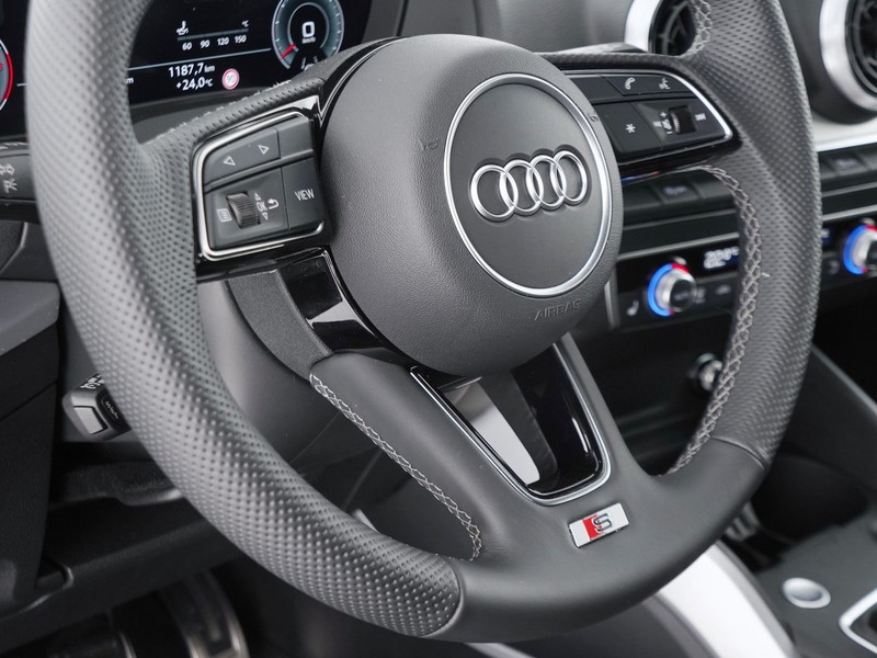 25 - Audi Q2 30 2.0 tdi s line edition