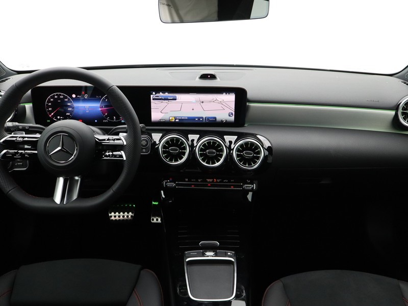 13 - Mercedes Classe A 180 d amg line extra speedshift dct amg 8g