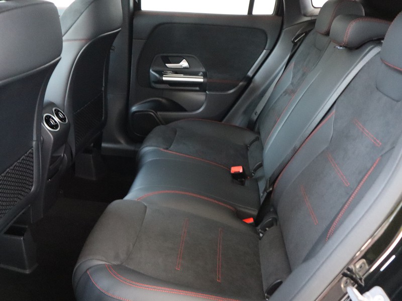 7 - Mercedes GLA 200 d amg line extra 8g-dct