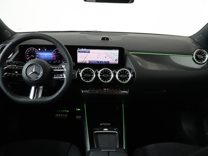 13 - Mercedes GLA 200 d amg line extra 8g-dct