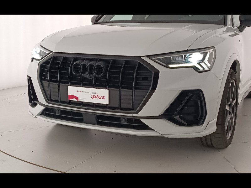 13 - Audi Q3 35 2.0 tdi s line edition s tronic