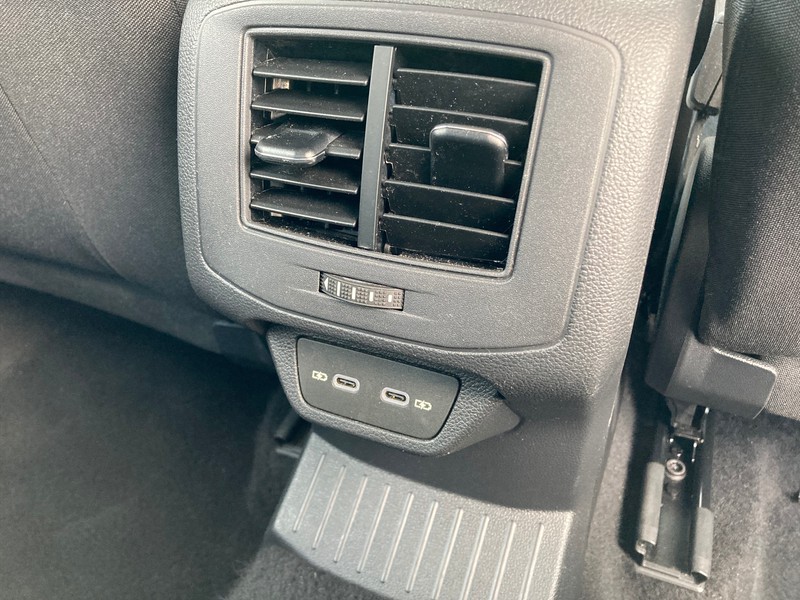 13 - Volkswagen T-Roc 2.0 tdi scr 150cv life dsg