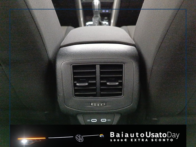 13 - Volkswagen T-Roc 2.0 tdi scr 150cv business dsg