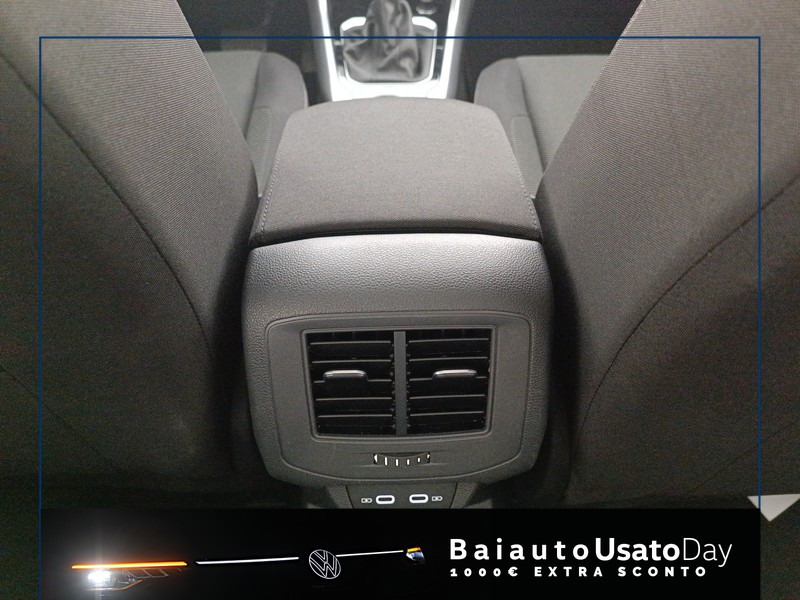 13 - Volkswagen T-Roc 2.0 tdi scr 150cv life dsg