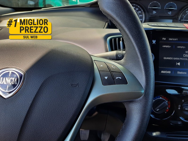 13 - Lancia Ypsilon 1.0 firefly hybrid 70cv platino s&s