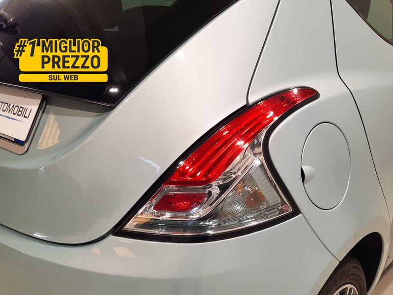 25 - Lancia Ypsilon 1.0 firefly hybrid 70cv gold plus s&s 5p.ti