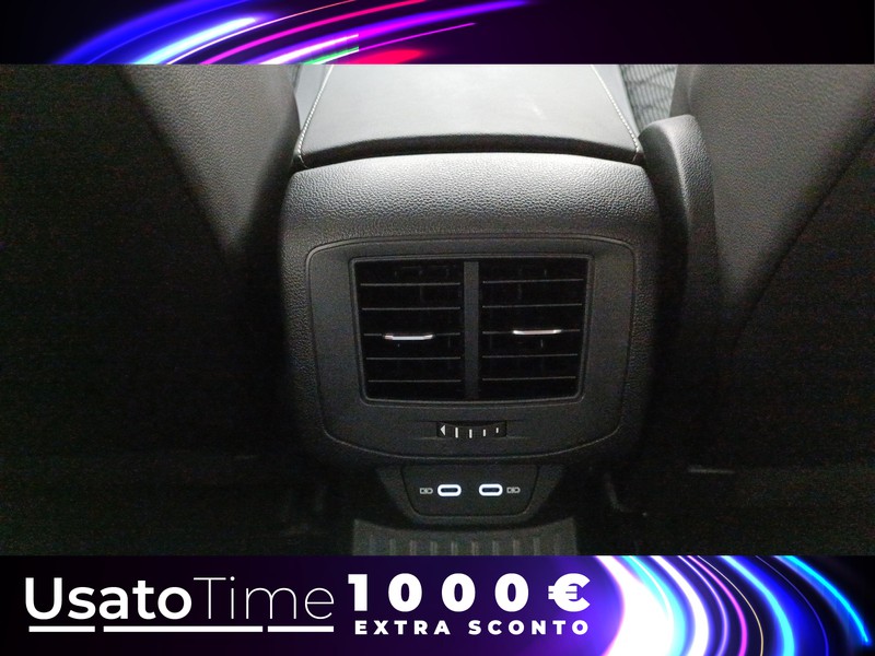 13 - Volkswagen T-Roc 2.0 tdi scr 115cv r line