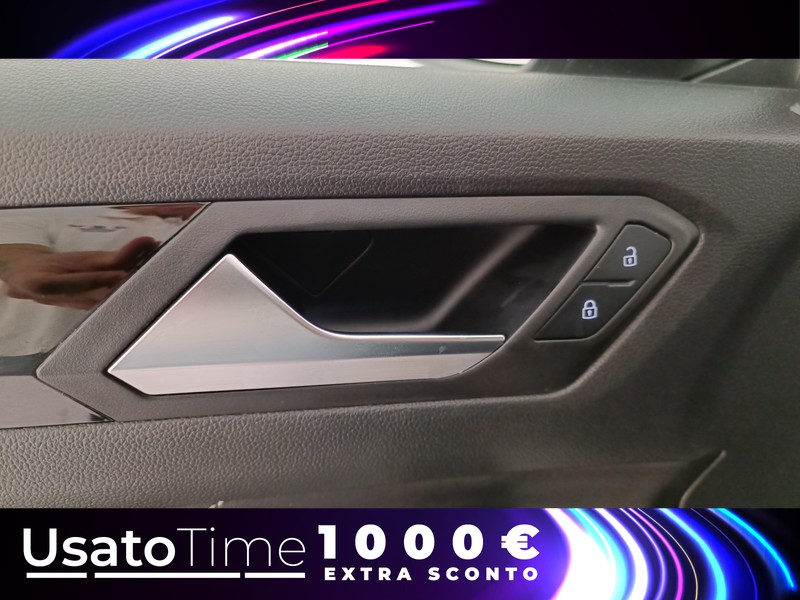 19 - Volkswagen T-Roc 2.0 tdi scr 115cv r line