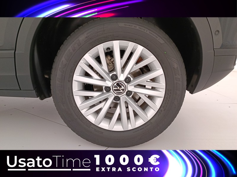 13 - Volkswagen T-Roc 1.5 tsi act life dsg