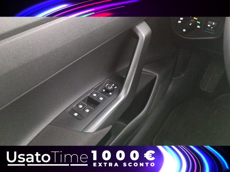 13 - Volkswagen Taigo 1.0 tsi 110cv r-line
