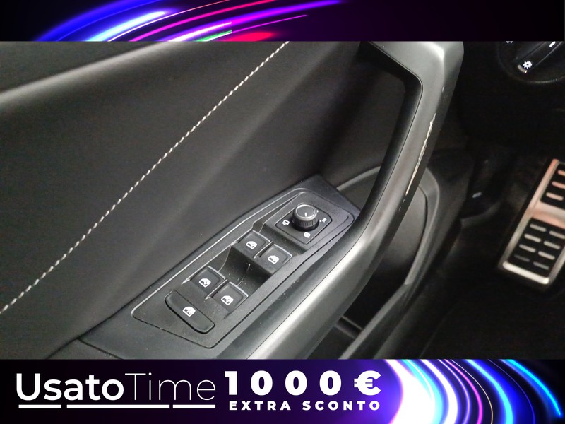 13 - Volkswagen T-Roc 1.0 tsi 115cv r line