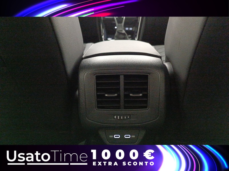 13 - Volkswagen T-Roc 1.0 tsi 110cv r line