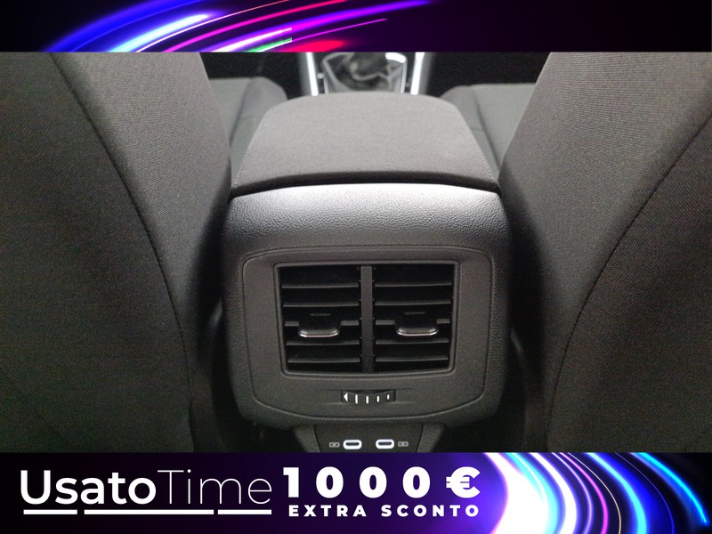 13 - Volkswagen T-Roc 1.0 tsi 110cv life