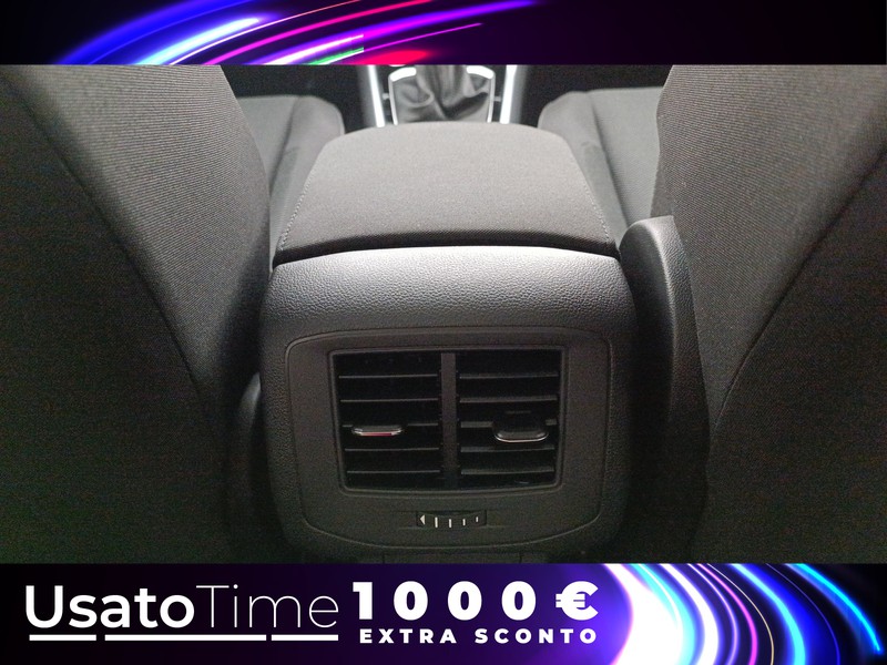 13 - Volkswagen T-Roc 2.0 tdi scr 150cv life dsg
