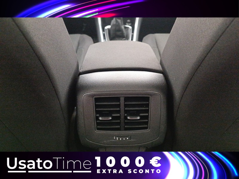 13 - Volkswagen T-Roc 2.0 tdi scr 115cv life