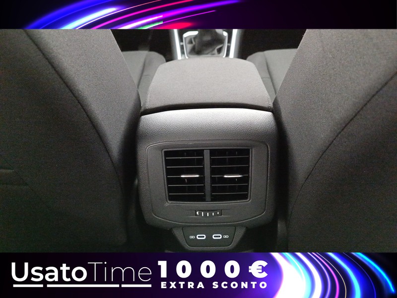 13 - Volkswagen T-Roc 2.0 tdi scr 115cv life