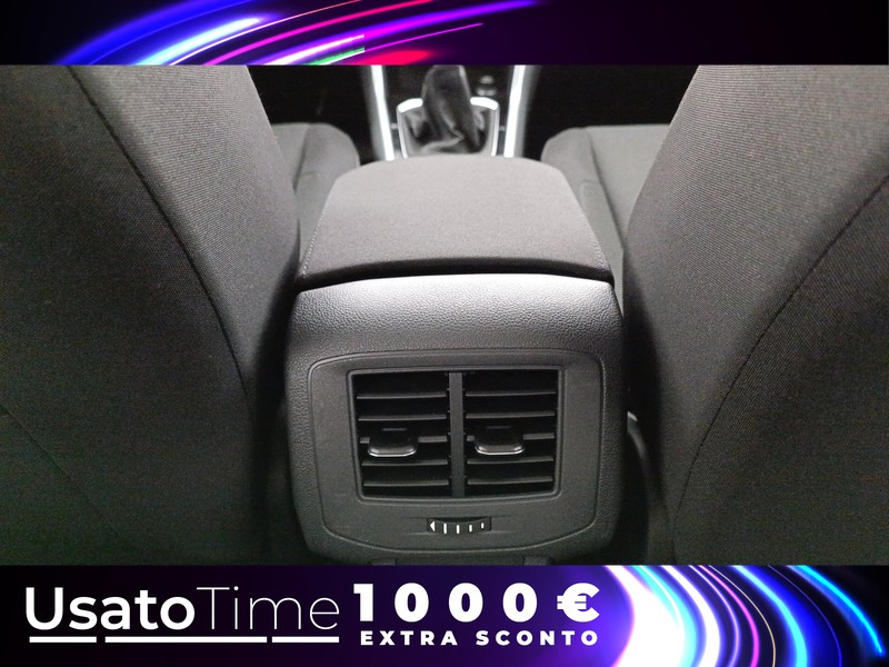 13 - Volkswagen T-Roc 2.0 tdi scr 115cv life