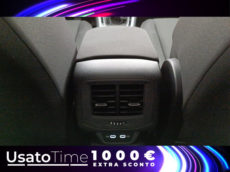 13 - Volkswagen T-Roc 1.0 tsi 110cv life