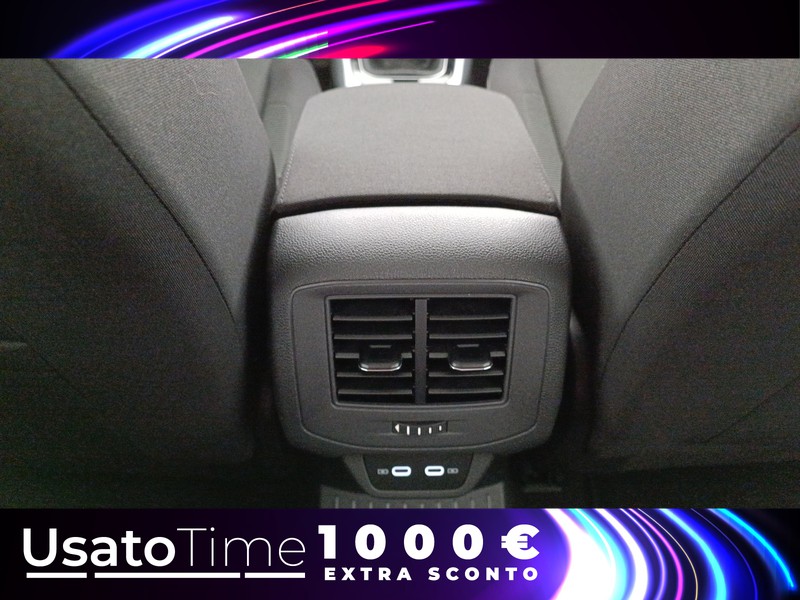 13 - Volkswagen T-Roc 1.0 tsi 110cv life