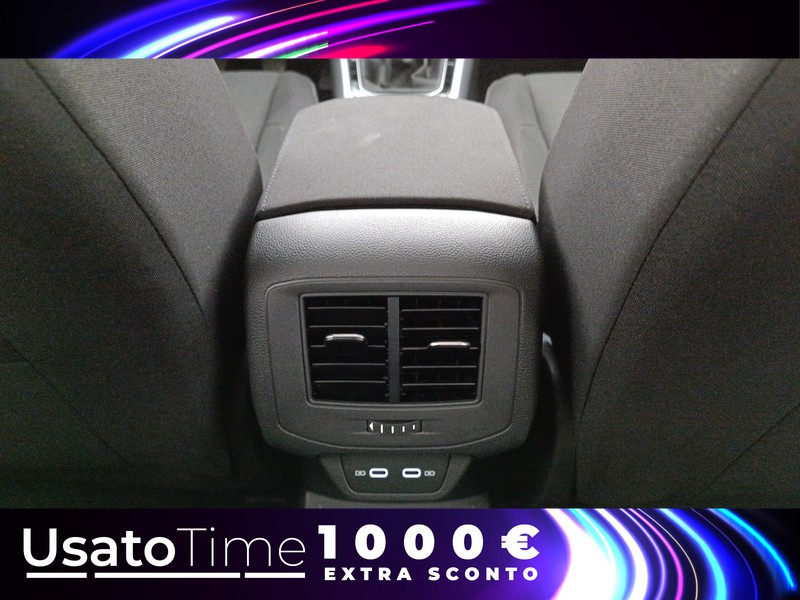 13 - Volkswagen T-Roc 2.0 tdi scr 115cv life