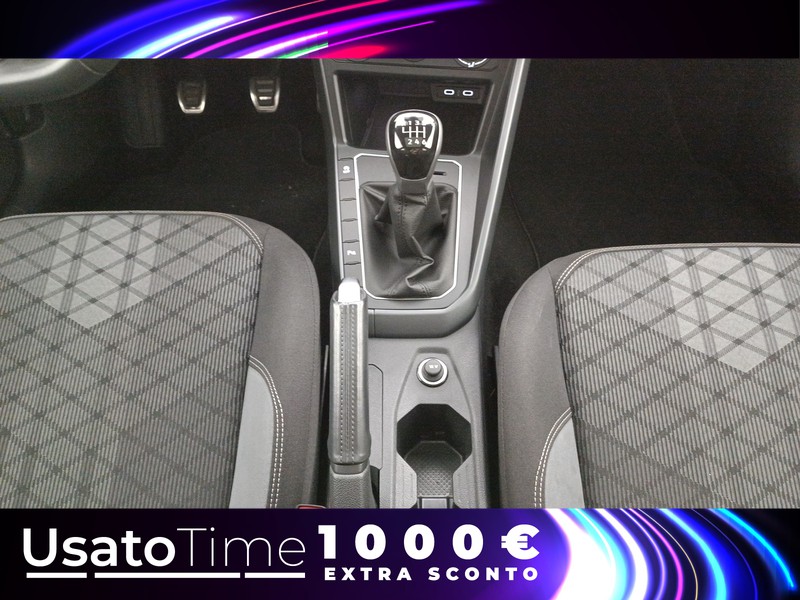 13 - Volkswagen Taigo 1.0 tsi 110cv r-line