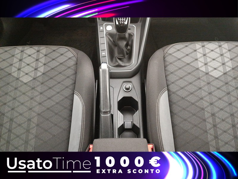 13 - Volkswagen Taigo 1.0 tsi 110cv r-line