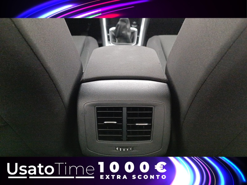 13 - Volkswagen T-Roc 2.0 tdi scr 115cv life
